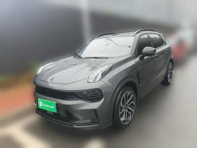 Lynk & Co 01 — Фото автомобиля 2
