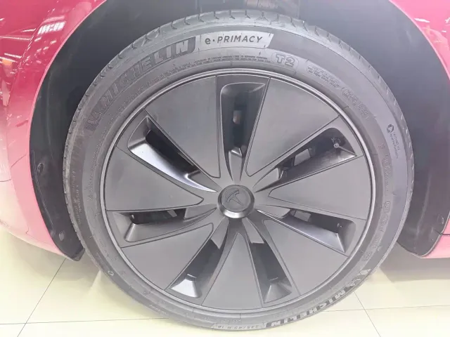 Tesla Model 3 — Фото автомобиля 17