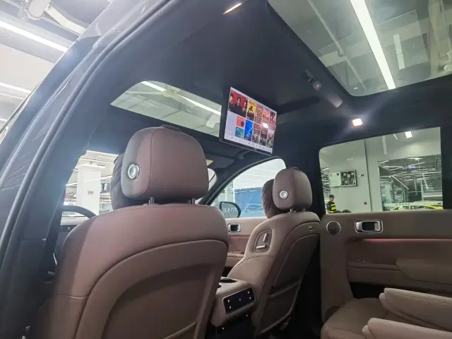 Li Auto L8 — Фото автомобиля 10