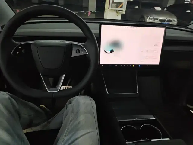 Tesla Model Y — Фото автомобиля 9