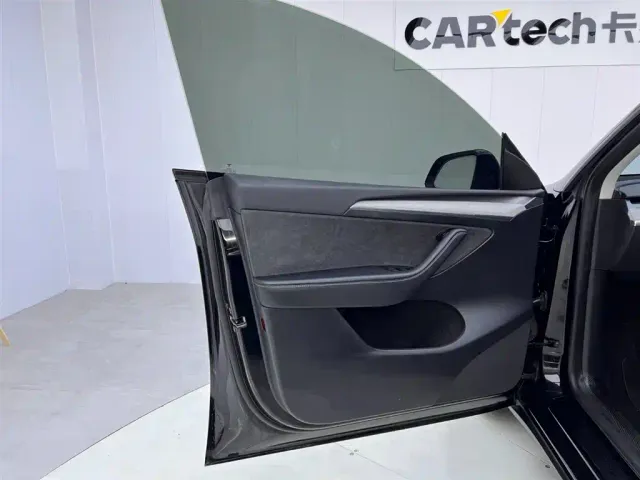 Tesla Model Y — Фото автомобиля 15