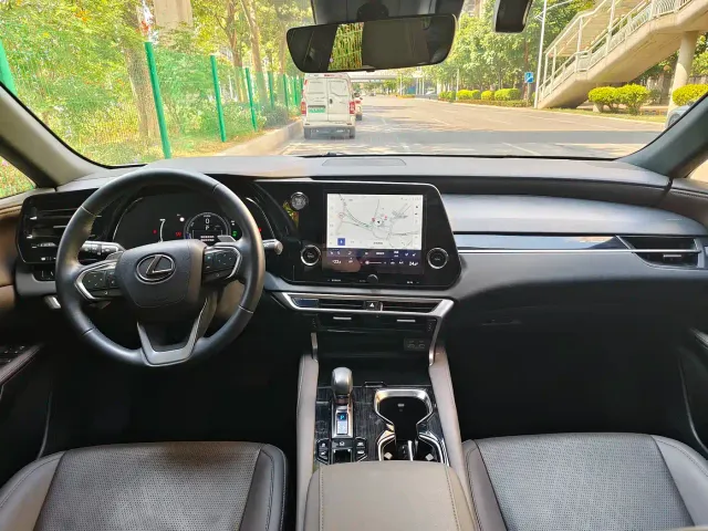Lexus RX — Фото автомобиля 8