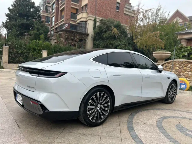 Geely Galaxy Xingyao 8 — Фото автомобиля 9