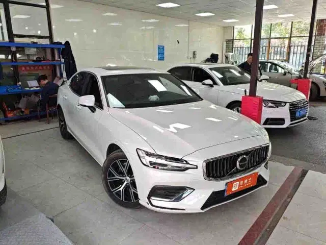 Volvo S60 — Фото автомобиля 2