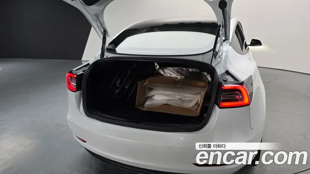 Tesla Model 3 — Фото автомобиля 25
