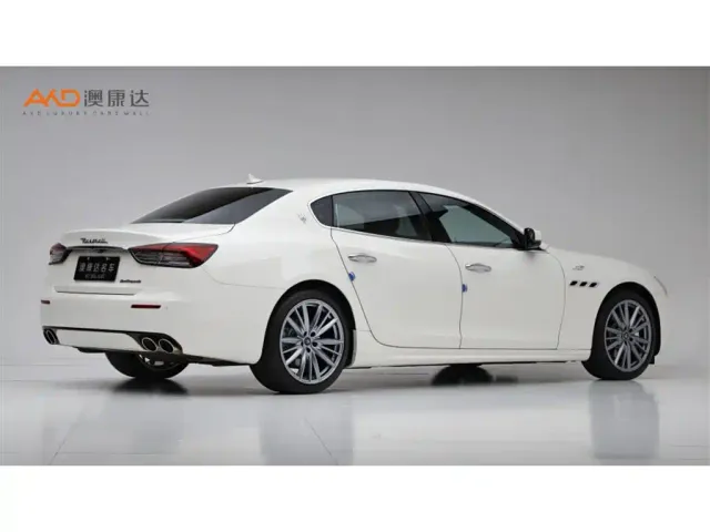Maserati Quattroporte — Фото автомобиля 3