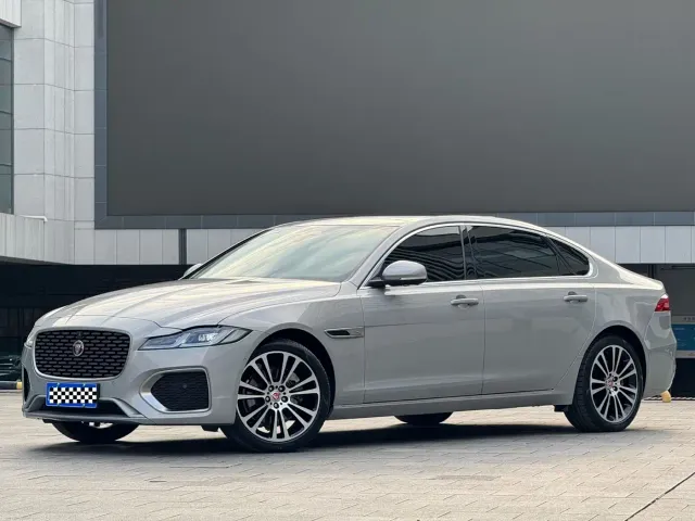 Фотография автомобиля — Jaguar XFL