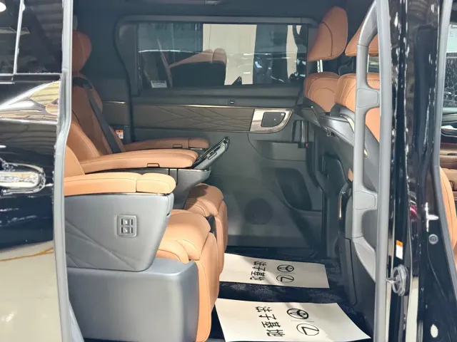 Toyota Alphard — Фото автомобиля 12