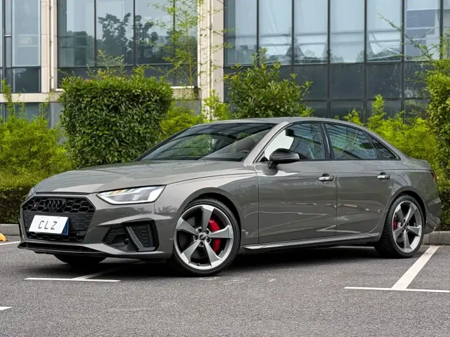 Фотография автомобиля — Audi S4