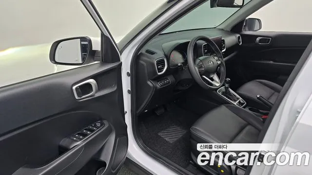 Hyundai Venue — Фото автомобиля 15
