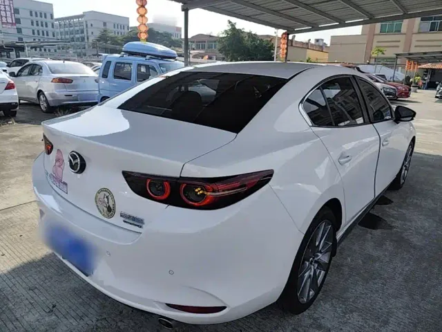 Mazda Axela — Фото автомобиля 6
