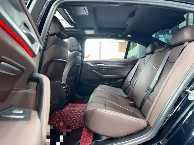 BMW 5 Series — Фото автомобиля 8