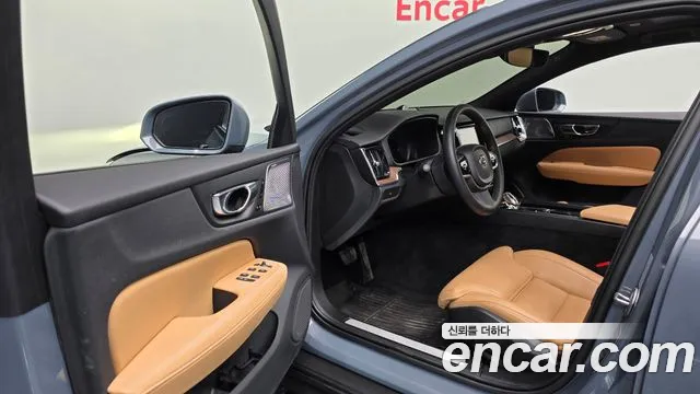 Volvo V60 — Фото автомобиля 9