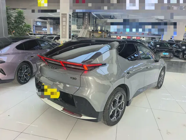 Lynk & Co Z20 — Фото автомобиля 19