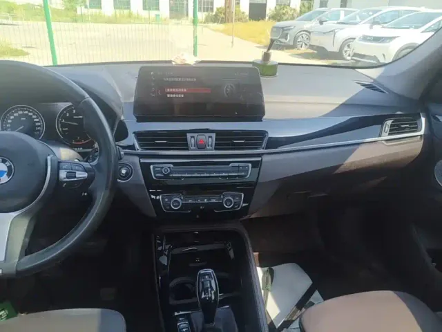 BMW X1 — Фото автомобиля 12