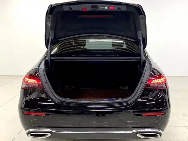 Mercedes-Benz E-Class — Фото автомобиля 5
