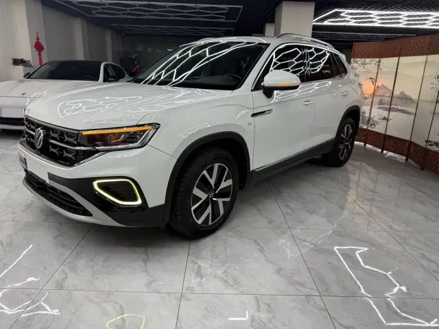 Фотография автомобиля — Volkswagen Tayron