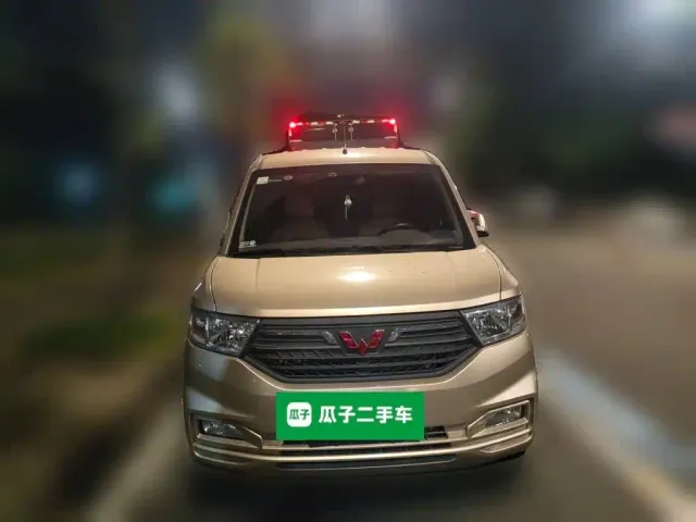 Wuling Hongguang V — Фото автомобиля 3