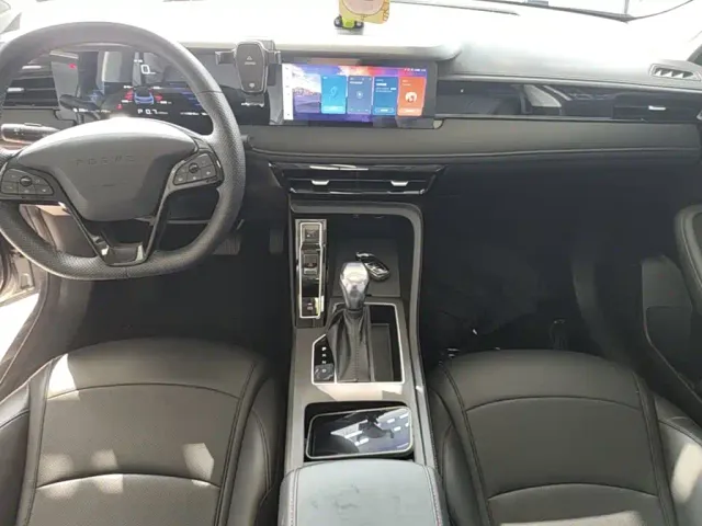Roewe i5 — Фото автомобиля 12
