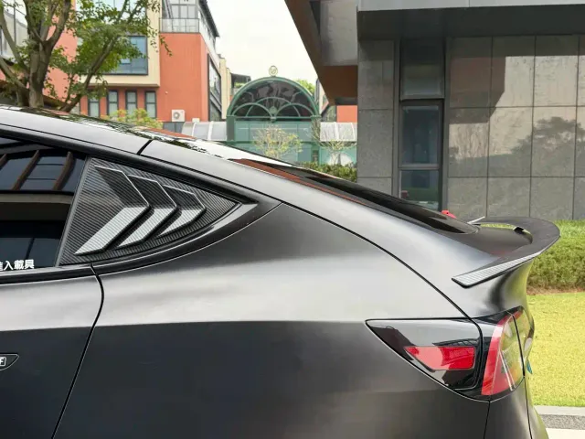 Tesla Model Y — Фото автомобиля 16