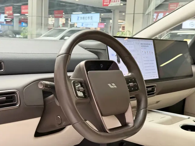 Li Auto MEGA — Фото автомобиля 11