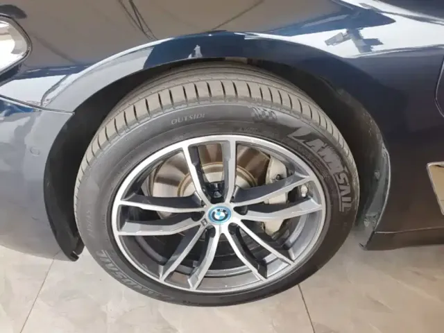 BMW 5 Series — Фото автомобиля 23