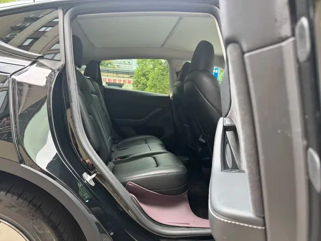 Tesla Model Y — Фото автомобиля 9