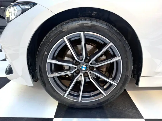BMW 3 Series — Фото автомобиля 4