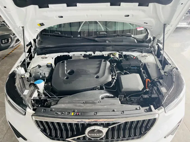 Volvo XC40 — Фото автомобиля 11