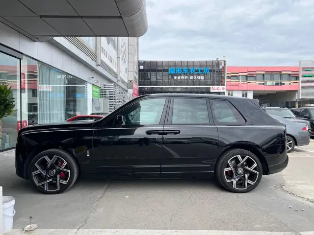 Rolls-Royce Cullinan — Фото автомобиля 3