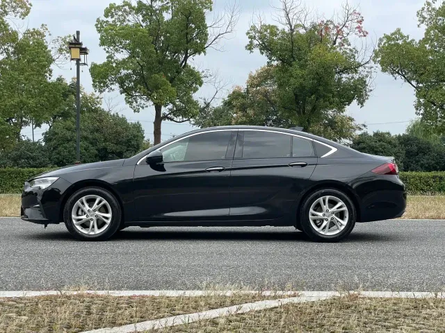 Buick Regal — Фото автомобиля 12