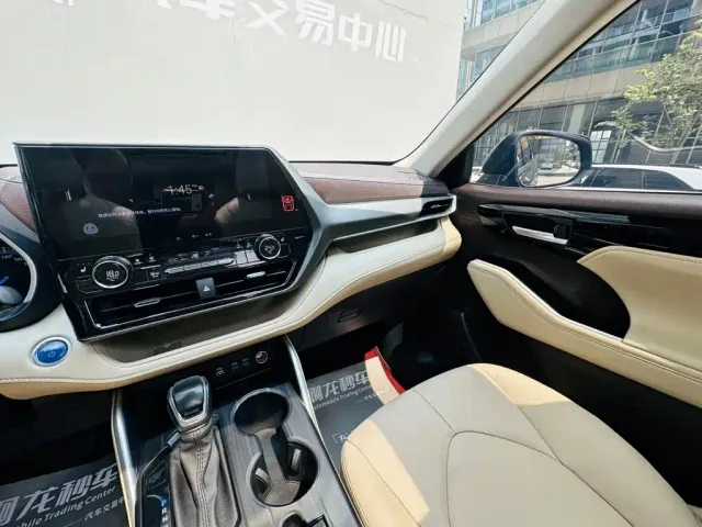 Toyota Highlander — Фото автомобиля 14