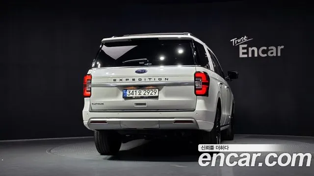 Ford Expedition — Фото автомобиля 4