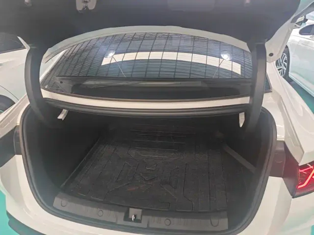 BYD Qin L — Фото автомобиля 18
