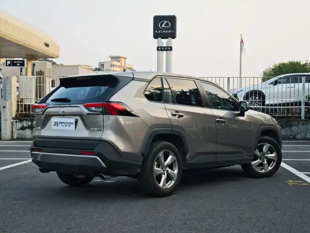 Toyota RAV4 — Фото автомобиля 20