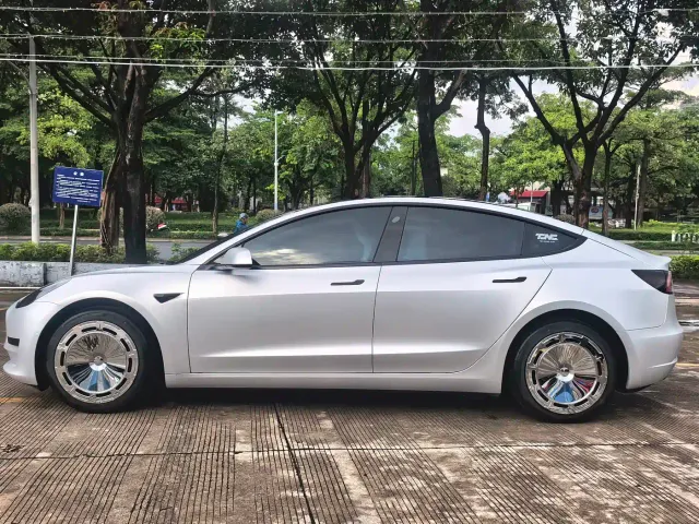 Tesla Model 3 — Фото автомобиля 5
