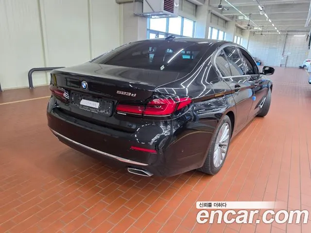 BMW 5-Series 5 серия (G30) 523d Luxury — Фото автомобиля 4