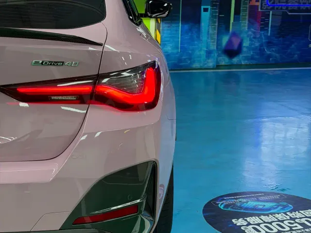 BMW i4 — Фото автомобиля 22