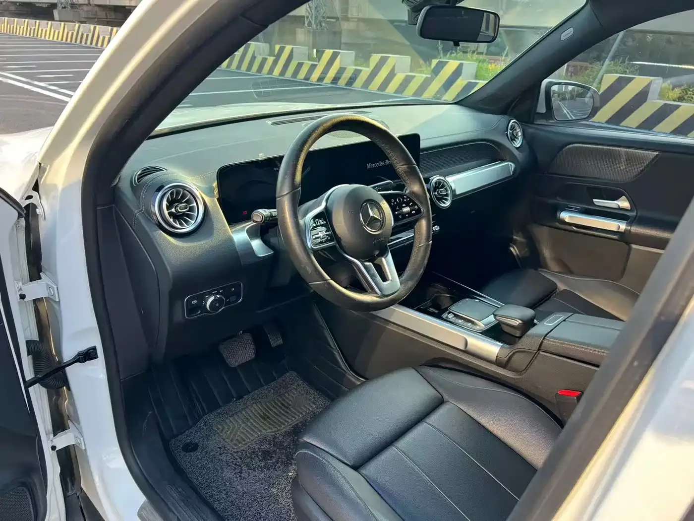 Mercedes-Benz Mercedes-Benz GLB 2022 Model GLB 200 Fashion Edition — Фото автомобиля 4