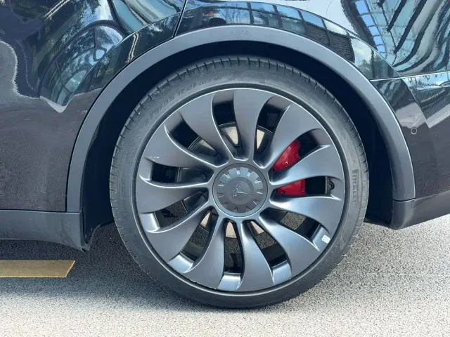 Tesla Model Y — Фото автомобиля 7
