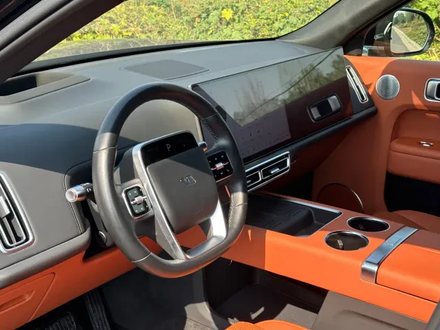 Li Auto L8 — Фото автомобиля 15