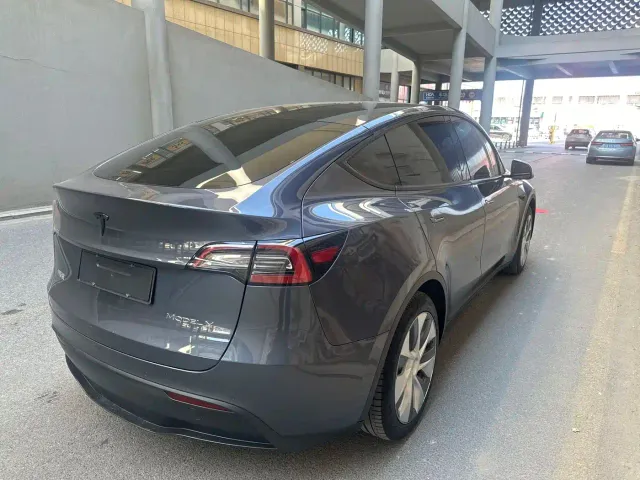 Tesla Model Y — Фото автомобиля 4