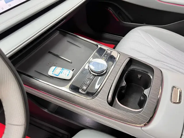 Geely Galaxy E8 — Фото автомобиля 26