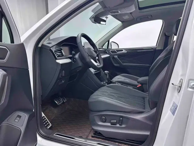 Volkswagen Tiguan L — Фото автомобиля 2