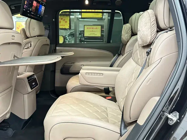 Li Auto L9 — Фото автомобиля 11
