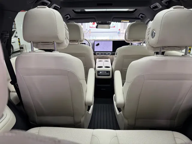 Li Auto Li L8 2023 Pro — Фото автомобиля 11