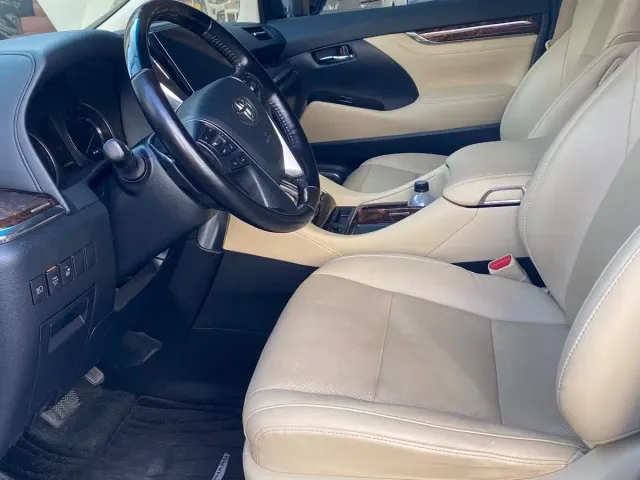 Toyota Alphard — Фото автомобиля 3