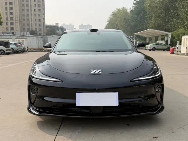 IM Motors L6 — Фото автомобиля 2