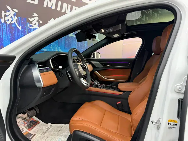 Jaguar XFL — Фото автомобиля 7