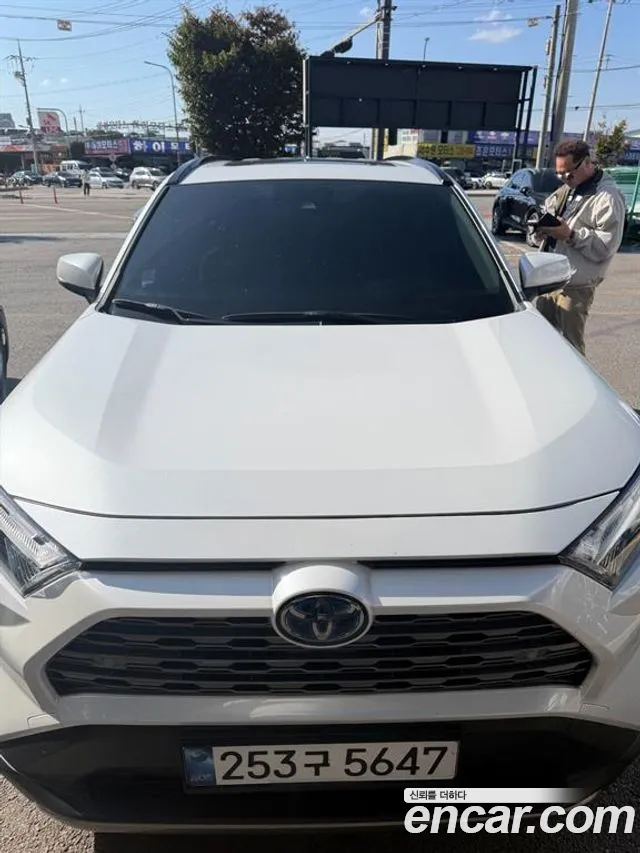 Фотография автомобиля — Toyota RAV4 5th Gen